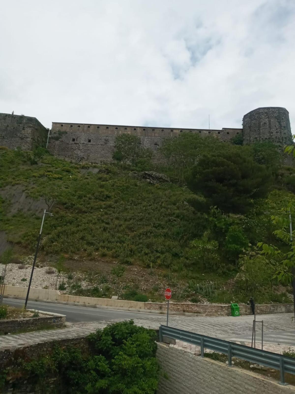 Relax Camping Gjirokastër Eksteriør billede