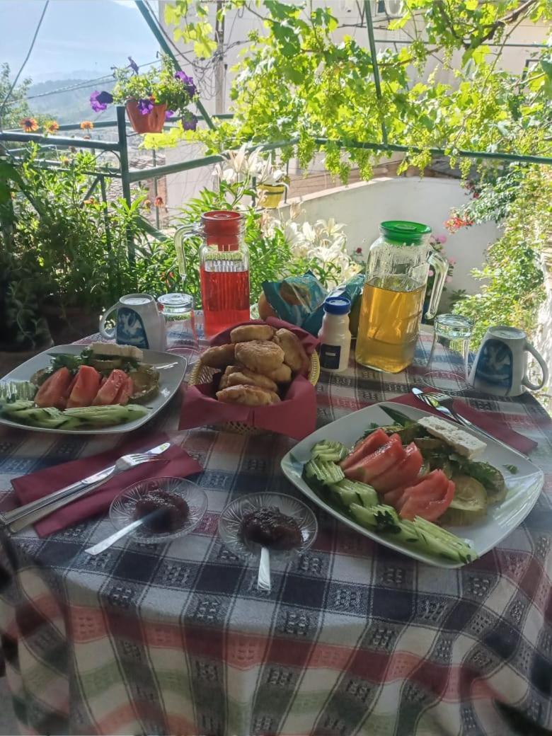 Relax Camping Gjirokastër Eksteriør billede